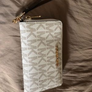 Michael Kors Wristlet Wallet